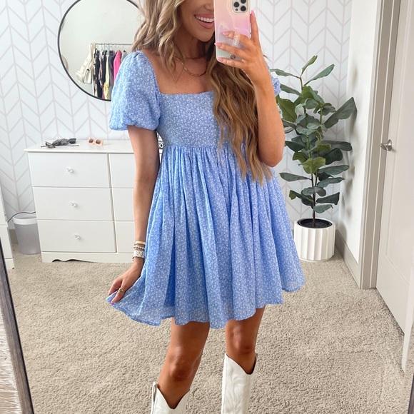 Dresses & Skirts - Blue floral puff sleeve dress